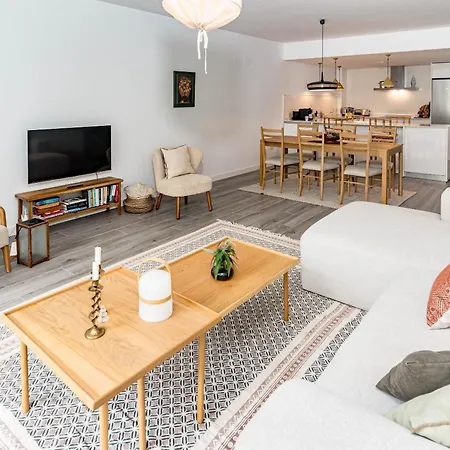 Modern 3 Bedroom Retreat In Apartment Benahavis