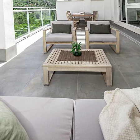 Modern 3 Bedroom Retreat In *