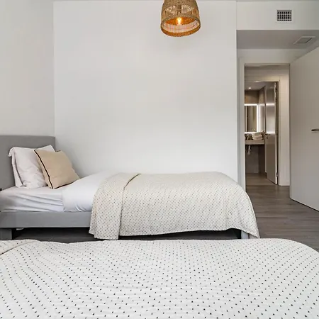 Apartment Modern 3 Bedroom Retreat In