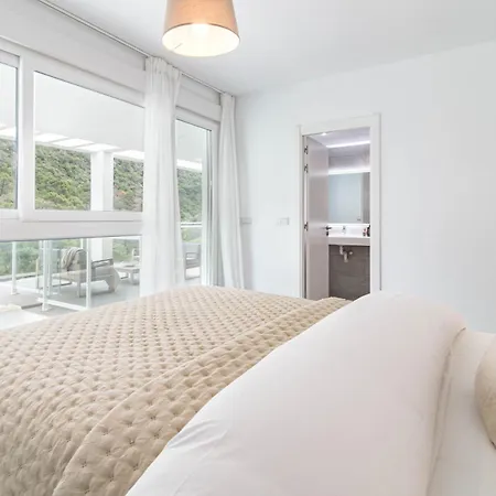 Modern 3 Bedroom Retreat In