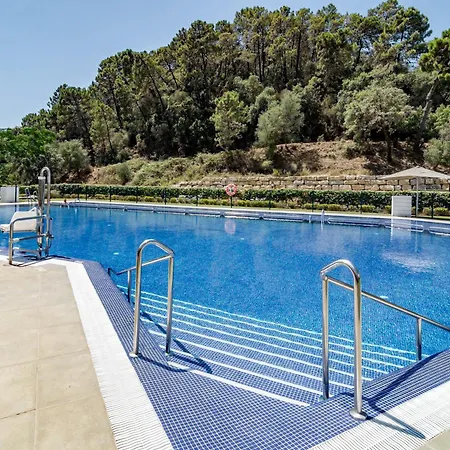Modern 3 Bedroom Retreat In Apartment Benahavis