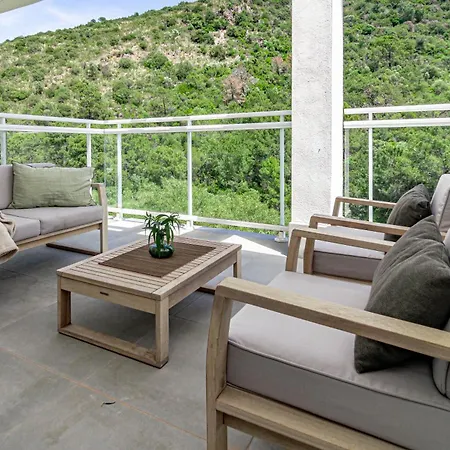 Modern 3 Bedroom Retreat In