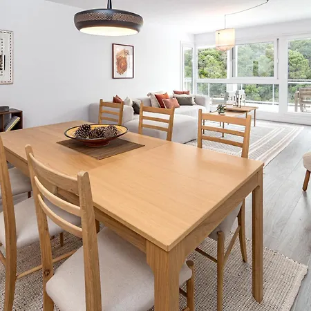 Apartment Modern 3 Bedroom Retreat In *