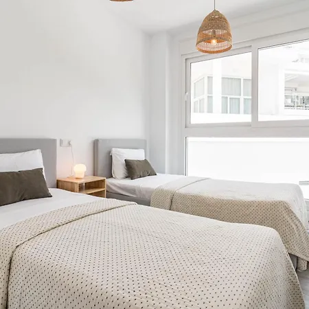 Apartment Modern 3 Bedroom Retreat In