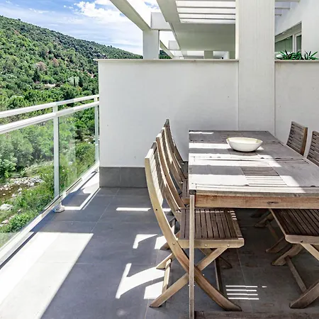 Apartment Modern 3 Bedroom Retreat In *